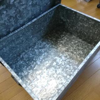 (取引中)ブリキのケースの画像