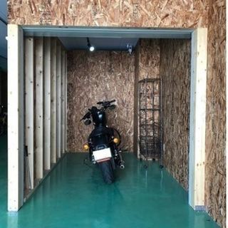 屋内バイクガレージ。　月額13,000円 - 不動産