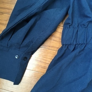 ネイビーのカットソー【美品】の画像