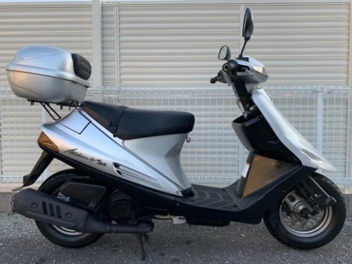 SUZUKI アドレスV100 便利なリアボックス付き！
