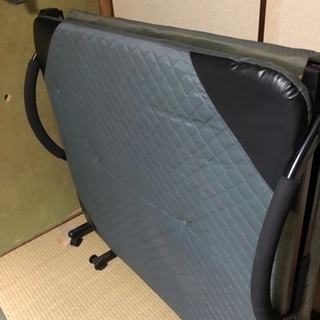 折りたたみ簡易ベッド(取引中、予定者決定)