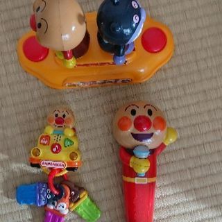 【人気のアンパンマン♪】おもちゃ４点セットです。