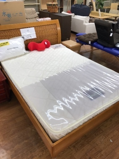 ダブルサイズベッド マットレス付きです！