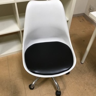 現在受渡し予定者が決定していますー無料です！キャスター椅子4脚あります。の画像
