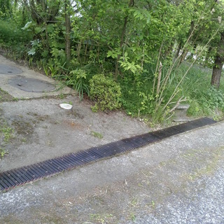 別荘地におすすめのエクステリア / ゴミ予防の溝蓋の画像