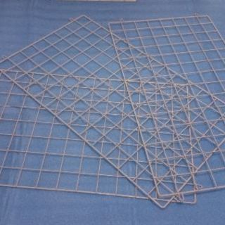 スチール製の仕切り格子ネット６枚を無償でお譲りします。の画像