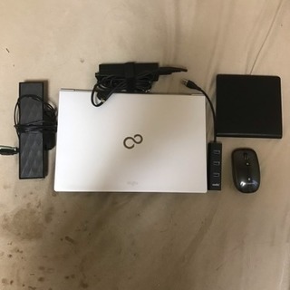 中古ノートPC 富士通の画像