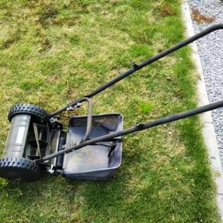 手動芝刈り機