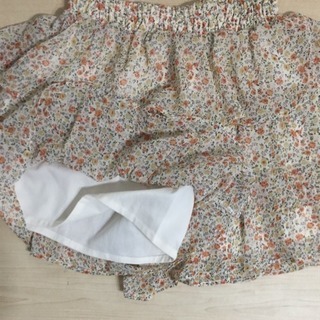 花柄 フリル パンツスカートの画像