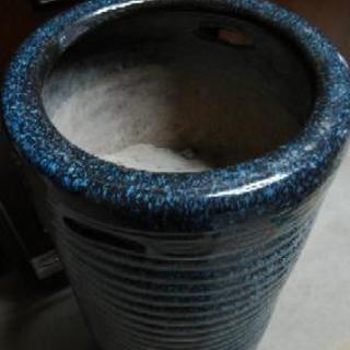 傘立て  または   火鉢
