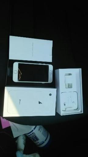 au iPhone8 64G 新品傷なし