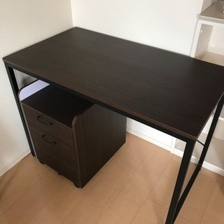 ニトリ PCデスク&チェア 引き出し付きの画像