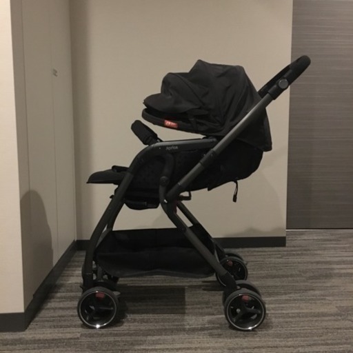 アップリカA型ベビーカー、オプティア 【色】ブラック