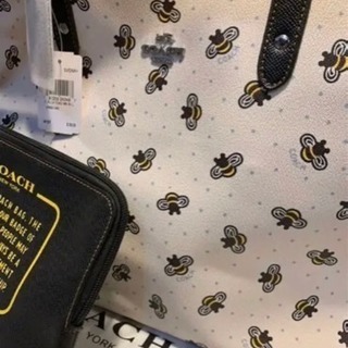 【正規品 新品未使用】COACH リバーシブルトートバッグ ミツバチ柄の画像