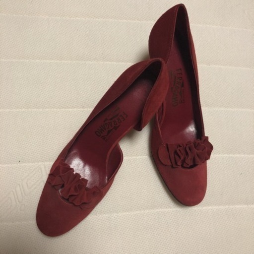 ほぼ未使用 フェラガモ  ベラリ ヒール 赤のスェード