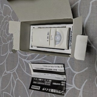 【未使用品】WTK 1554W トイレ壁取付　熱線センサ付自動スイッチ