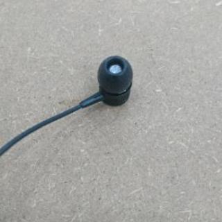 スマートフォンのイヤフォンの画像