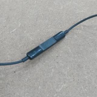 スマートフォンのイヤフォンの画像