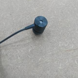 スマートフォンのイヤフォンの画像