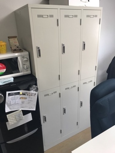 【決定しました。ありがとうございました！】スチールロッカー 6人用 カギ付き
