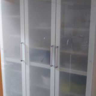 本日取りに来れる方 棚  食器棚＋食器、調理器具等の画像