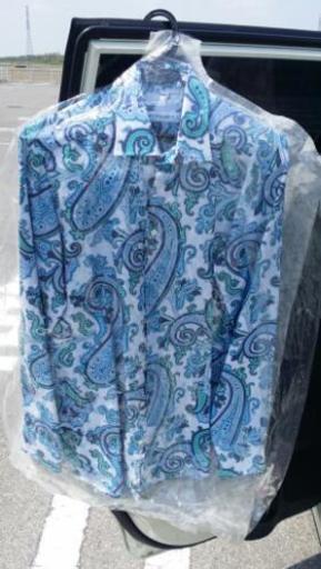 ブランドETOROのシャツです。