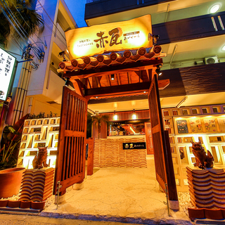ホールスタッフ募集！【沖縄移住希望者必見！！寮完備！ダイビング無料！パラセーリング無料】の画像