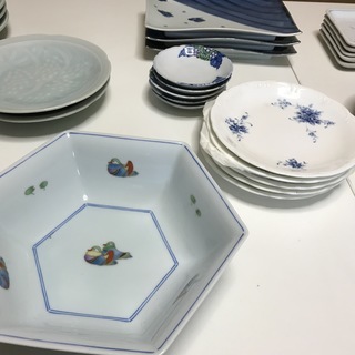 皿やコップまとめての画像