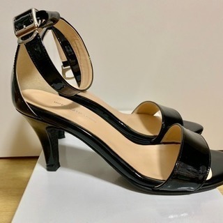 交渉中！黒エナメルサンダル☆ほぼ新品☆neue diffusion 