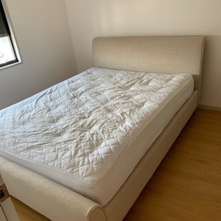 クィーンサイズベッド 