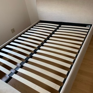 クィーンサイズベッド の画像