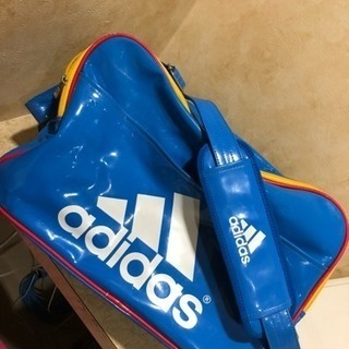 アディダス エナメルバッグの画像