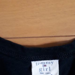 バックプリント可愛い☆tommy girl☆レディースS　黒Tシャツ☆￥300の画像