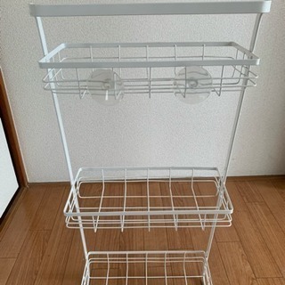 【取引中】かご付き棚 (お風呂や脱衣所などに)の画像