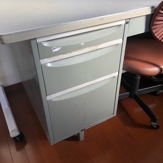 事務用デスクの画像