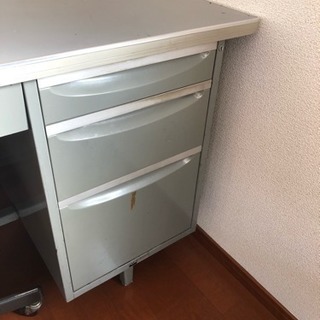 事務用デスクの画像