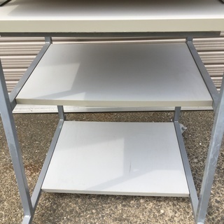 今週限定！　ELECOMのパソコンデスクです。　収納　ラックの画像