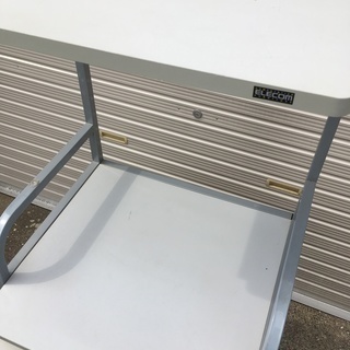 今週限定！　ELECOMのパソコンデスクです。　収納　ラックの画像