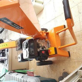 粉砕機 ウッドチッパー エンジン粉砕機 樹木粉砕機 6.5馬力 ガーデンシュレッダー【中古】の画像