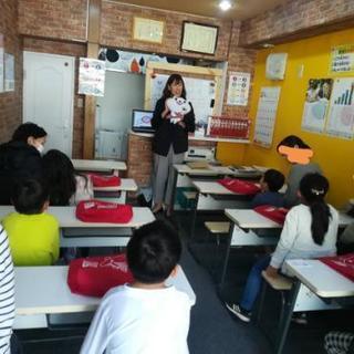 そろばん塾の講師の画像