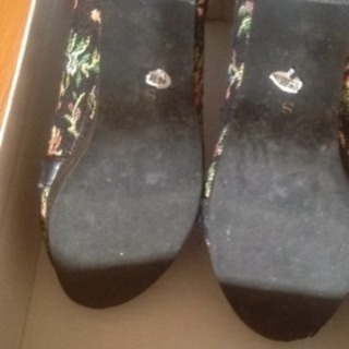 刺繍の靴の画像