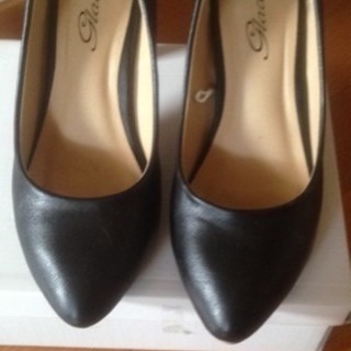 黒のパンプスの画像