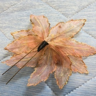 髪飾り(ピンク)の画像