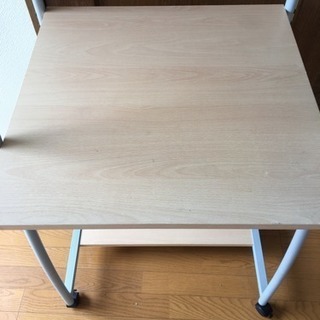 パソコンデスクの画像