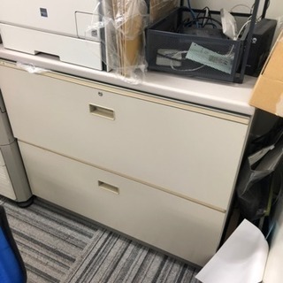 オフィス用品 キャビネット、デスク、ロッカー、棚、OA機器、シュレッダーの画像