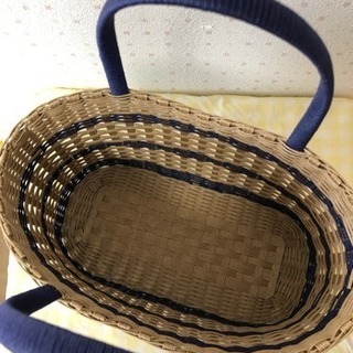 クラフトバンドのかごバッグの画像