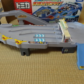 手渡し限定(キングダムとの交換も可能)　トミカ　パーキング、サーキット、やまみちドライブ、ビル、自動車工場、ETCドライブ、にぎやかドライブ　7点セットの画像