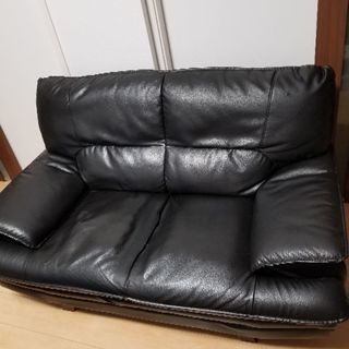 黒の二人掛けソファ　合皮