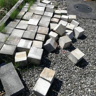 コンクリートブロック　ピンコロ　18 15　取引中