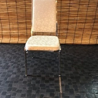 宴会用椅子の画像